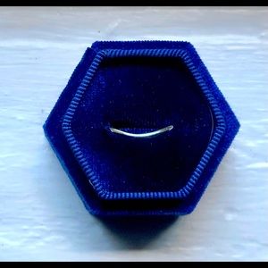 Curved platinum 950 wedding band, US size 6, 1.5mm